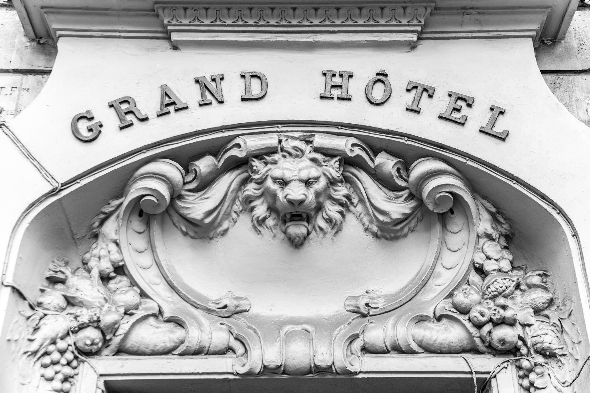 Grand Hotel Clichy Paris Exterior photo